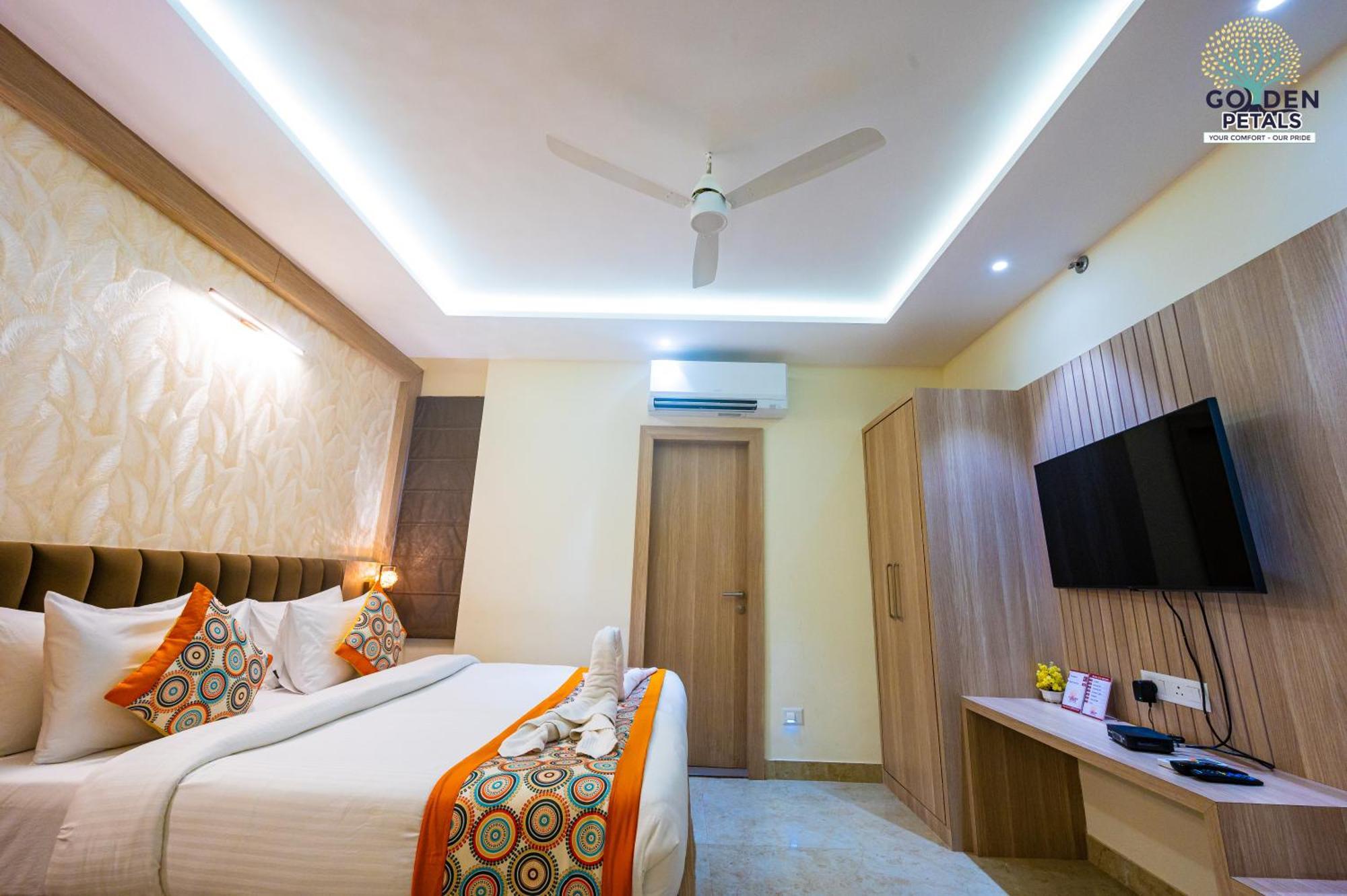 Hotel Golden Petals พาราณสี ภายนอก รูปภาพ
