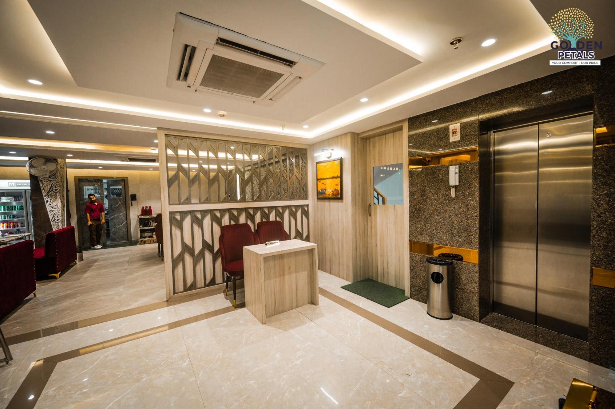 Hotel Golden Petals พาราณสี ภายนอก รูปภาพ