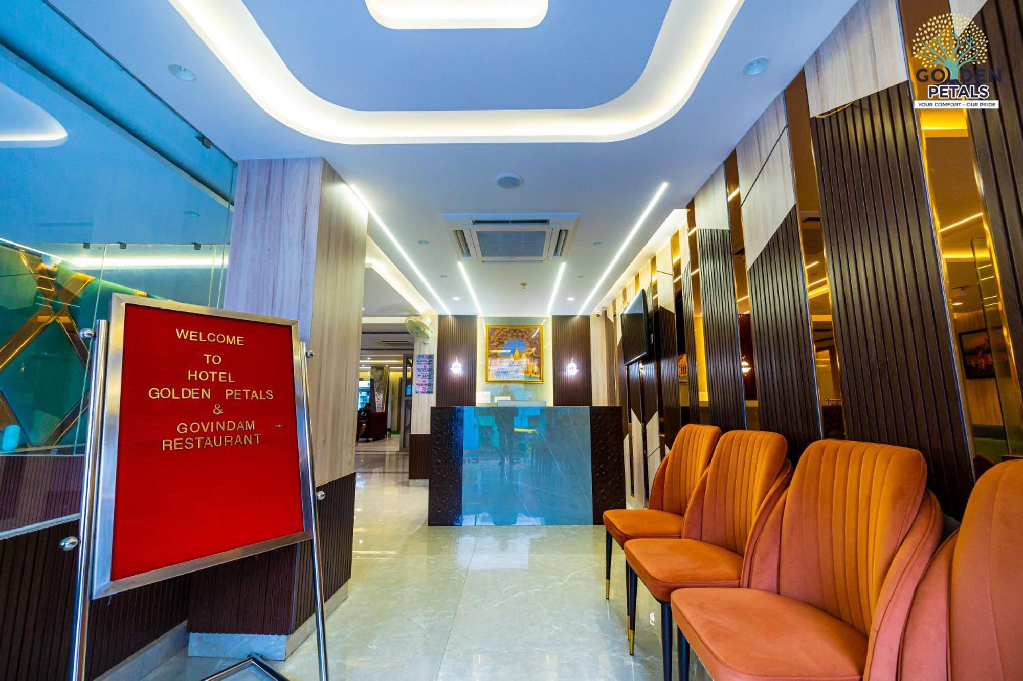 Hotel Golden Petals พาราณสี ภายนอก รูปภาพ