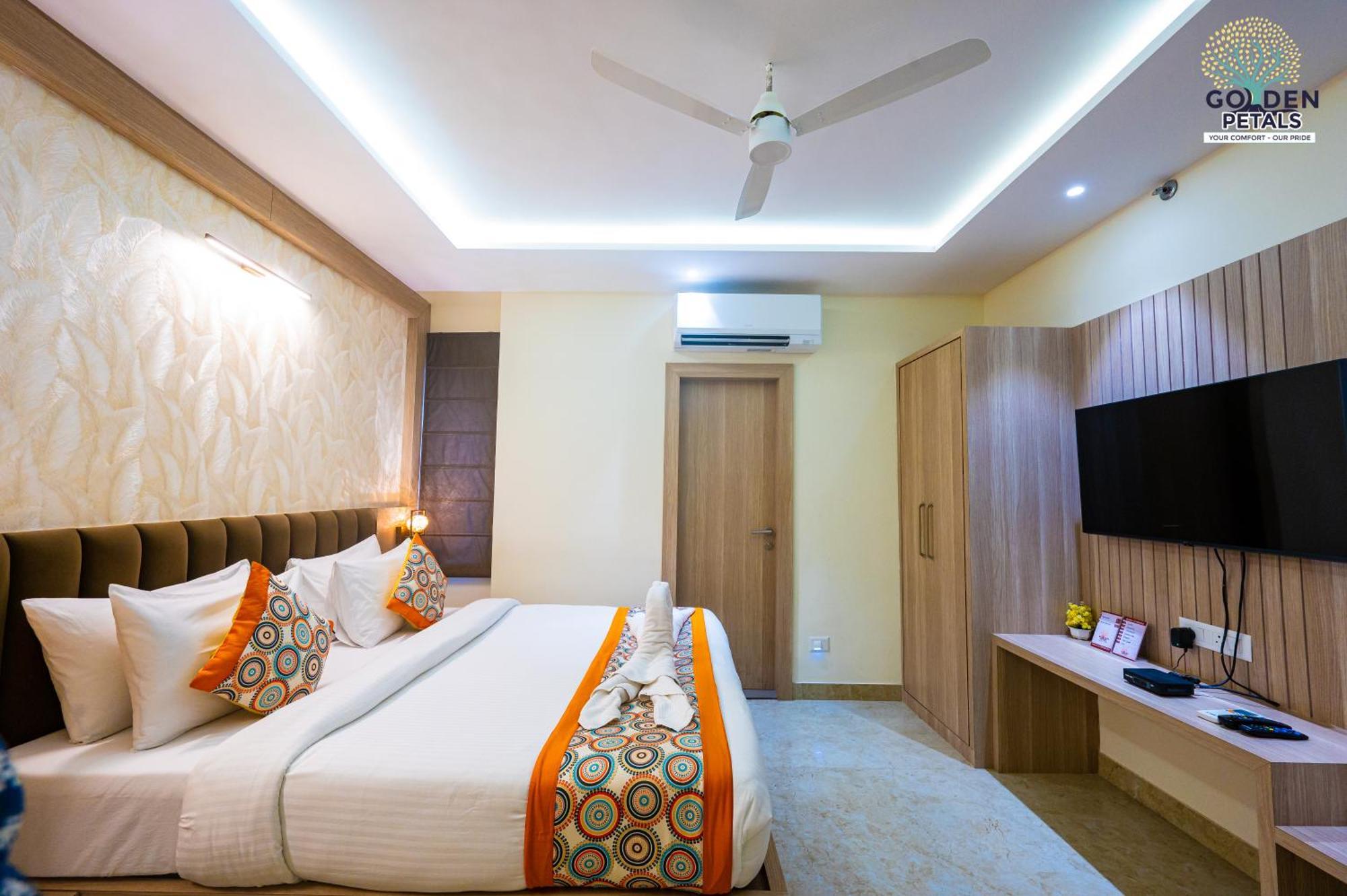Hotel Golden Petals พาราณสี ภายนอก รูปภาพ