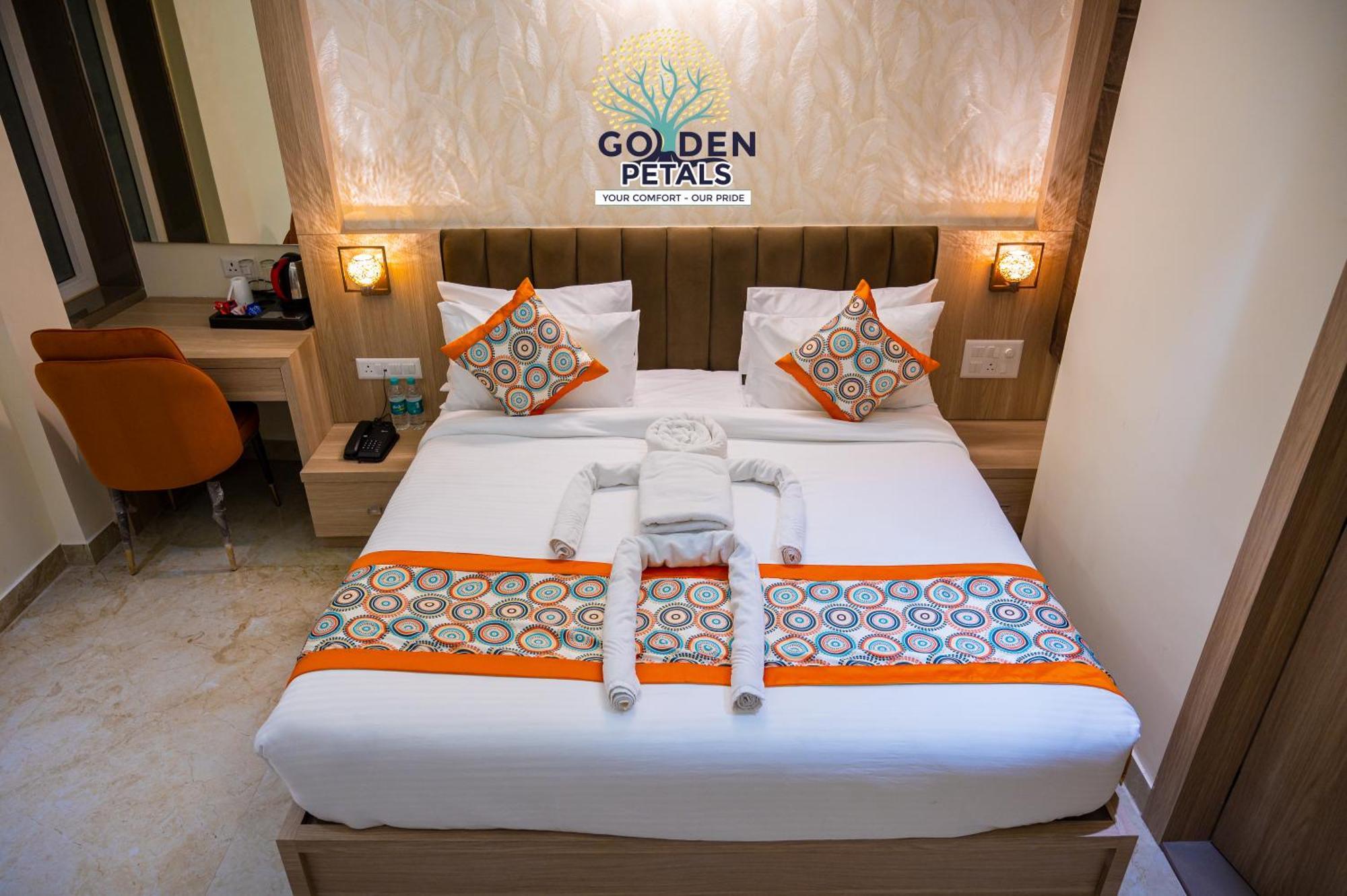Hotel Golden Petals พาราณสี ภายนอก รูปภาพ